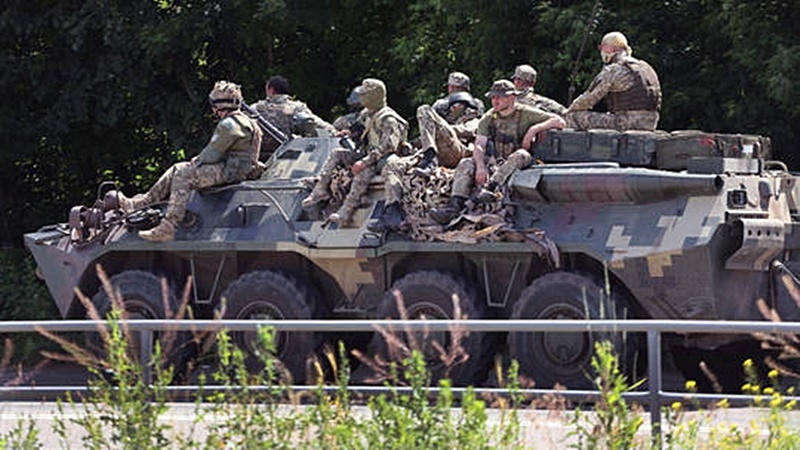 Tổng thống Ukraine Zelensky tạm hoãn việc giải ngũ quân nhân